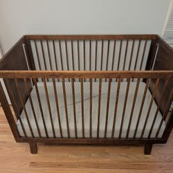 Crib (toddler convertible) with Newton mattress and waterproof cover