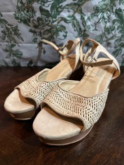 CL by Laundry Women’s Size 7 Beige Woven Platform Ankle Strap Sandals