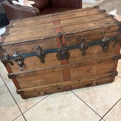 Vintage trunk nice conditios