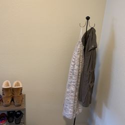 Coat 🧥 Stand