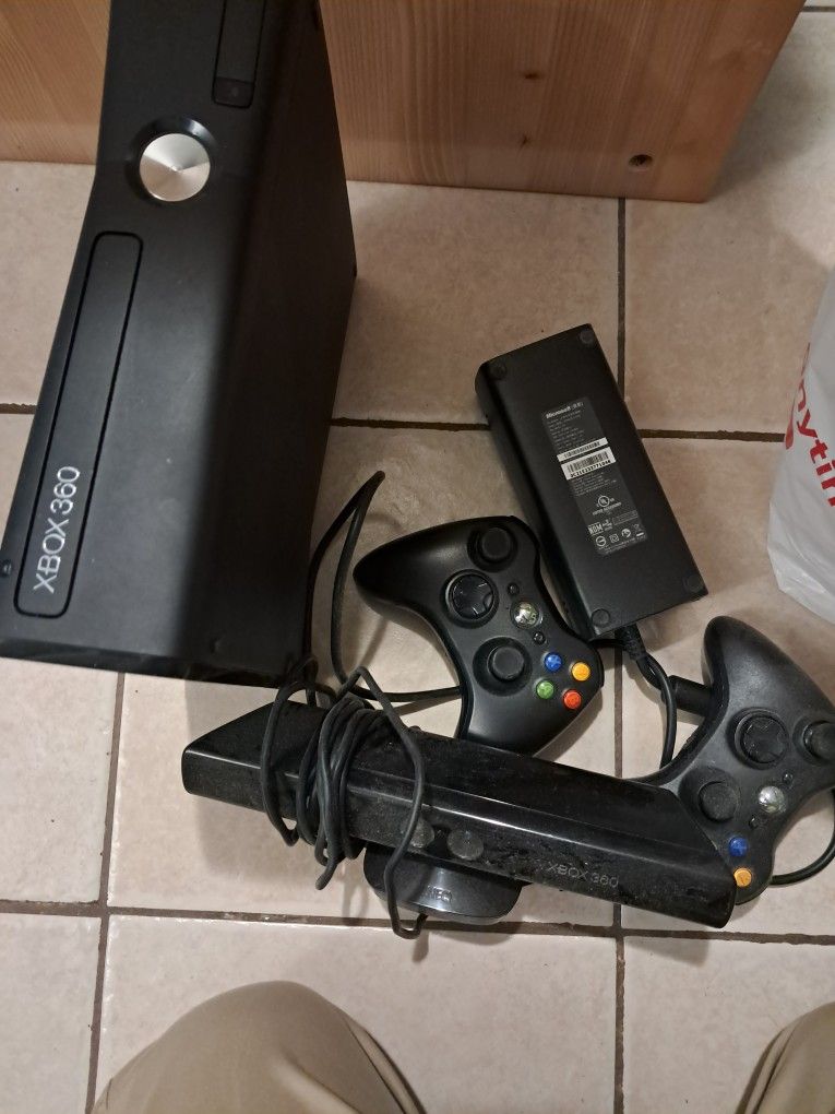 XBox 360 w/21 Games