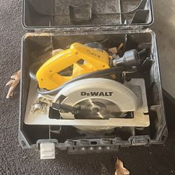 Dewalt Circular Saw With Case