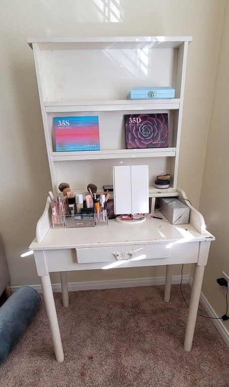Makeup Vanity / Desk