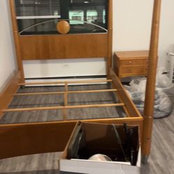 Ethan Allen Queen Bedroom Set Bed Nightstand Dresser Mirror Heavy Thick Wood Priced To Sell. 