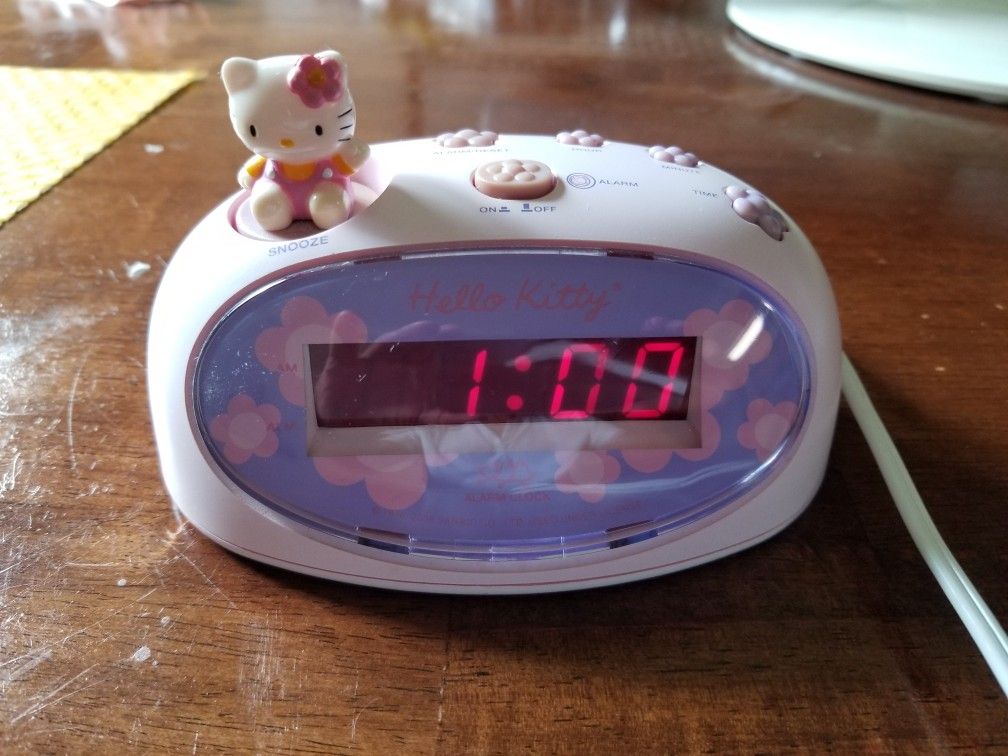 Hello Kitty clock