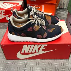 Women’s Nikie Roshe One Size 7.5