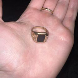 EMERALD CUT BLACK ONYX RING WITH DIAMOND ACCENTS IN 10K YELLOW GOLD NUGGET MOUNTING