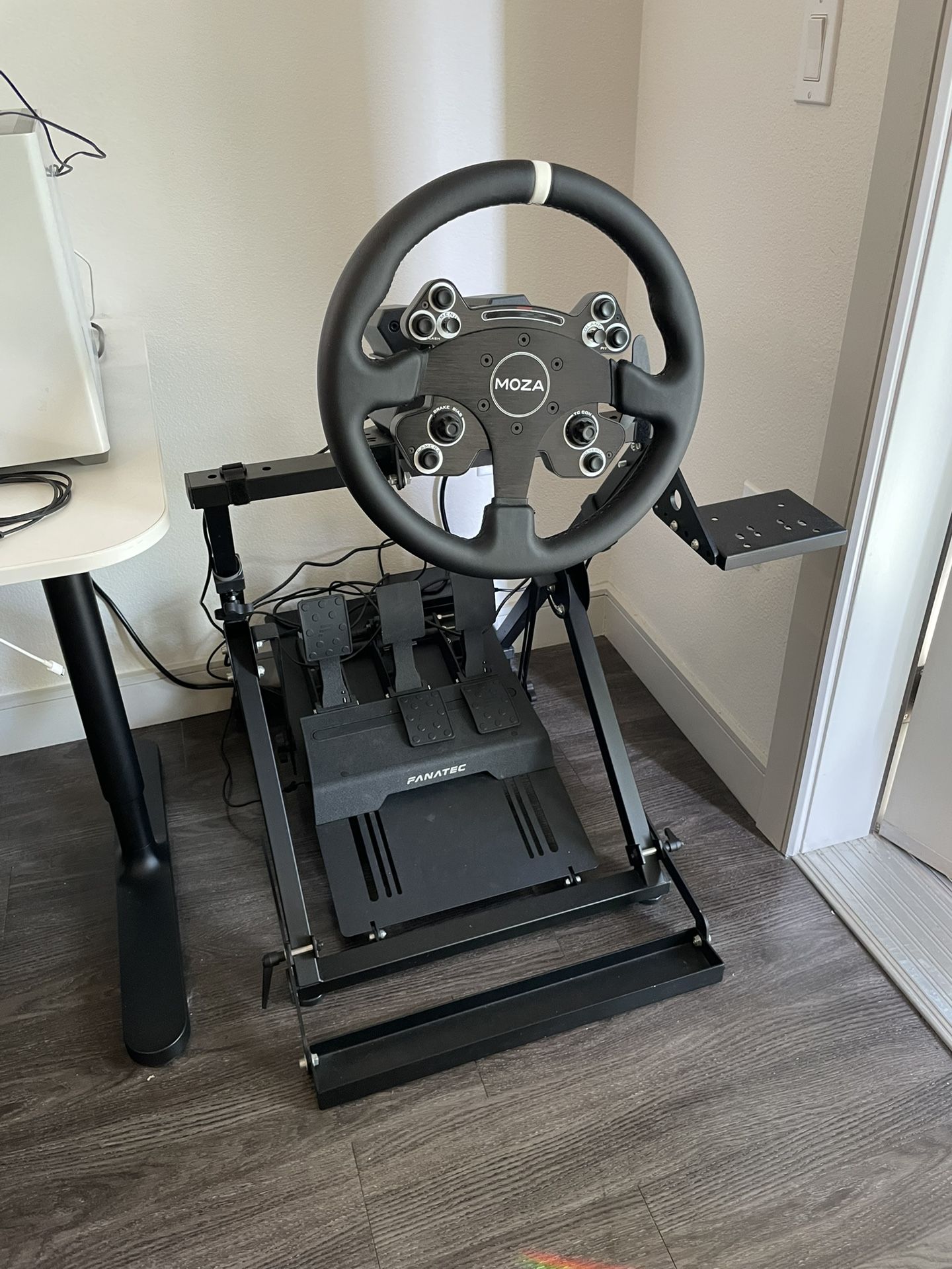 Sim Racing Rig Setup with Moza R9 V2