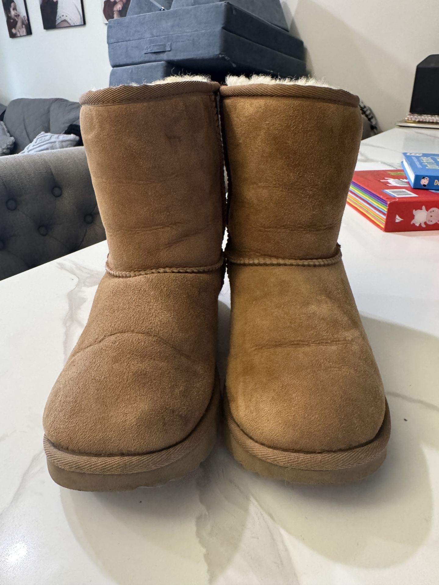 Ugg Mini Size 4 Women’s