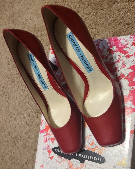 Beautiful Red Pumps 6-1/2