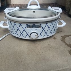 !! Crock Pot Small  2.5 Quarts