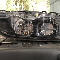 BMW Xenon Headlight (Front Right Assembly)