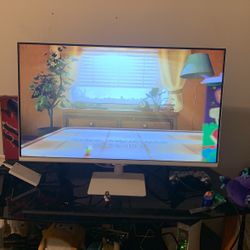 Selling Samsung Smart  Gaming Monitor 
