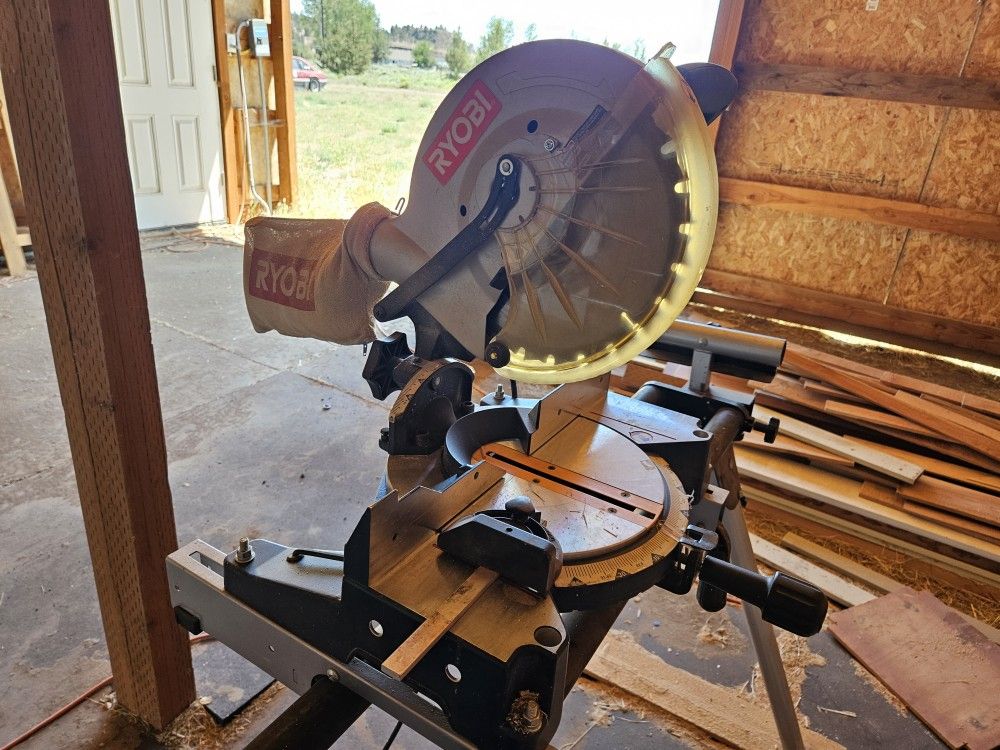 Table Saw With Stand