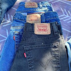 Levi Strauss & Co . Original Riveted Quality Clothing.  Ladies Size 6 Classic Slim Tapered