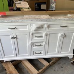 Roveland 60 in White Undermount Double Sink Bathroom Vanity