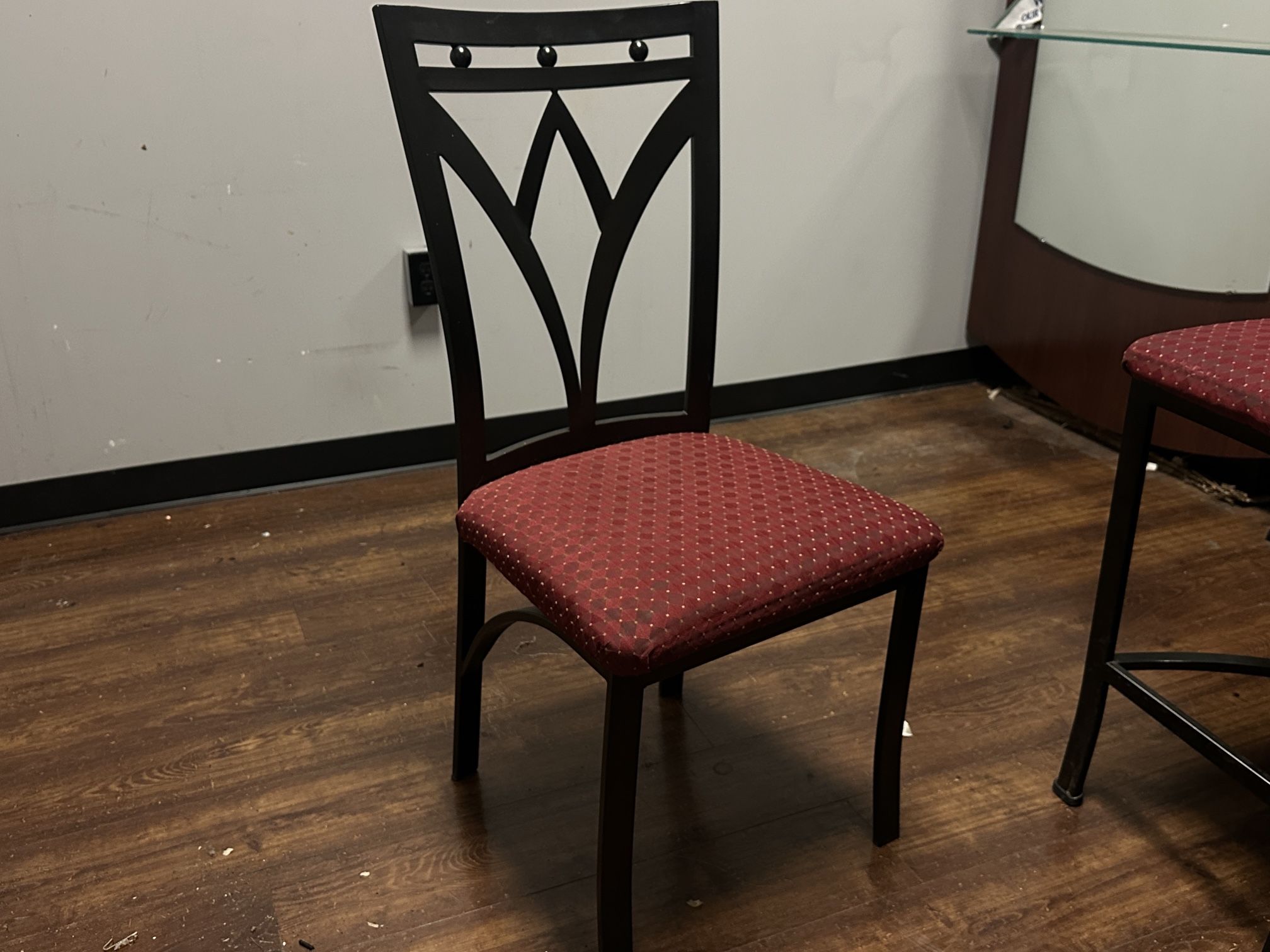 Chairs And Bar Stools 