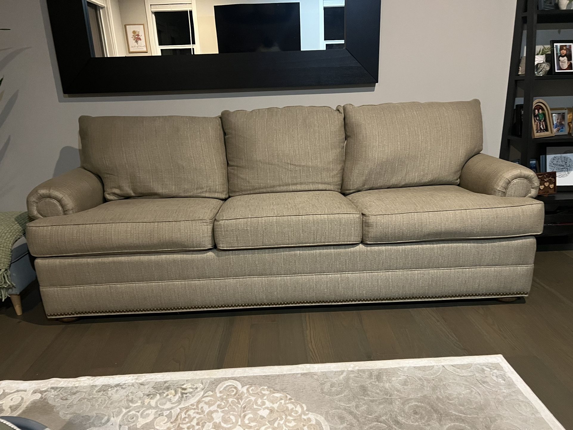 91in Couch