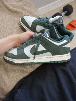Green nikes