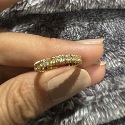 Dazzling natural 1 Ct diamonds champagne colors on 18k YG Ring size 5
