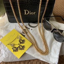 DloR Black Bag  Earrings/Necklace & Sunglasses 😎 