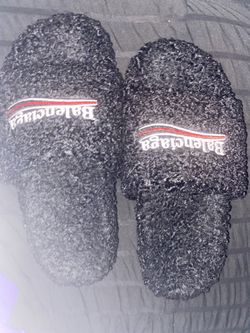 Balenciaga slides black