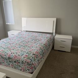 Queen bedroom set 