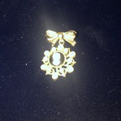 Vintage Cameo Brooch 