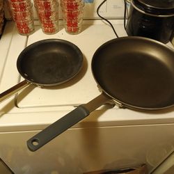 Set of two frying pans - 8" and 12"
