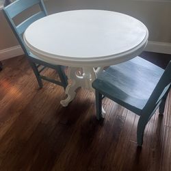 Table & Chairs 