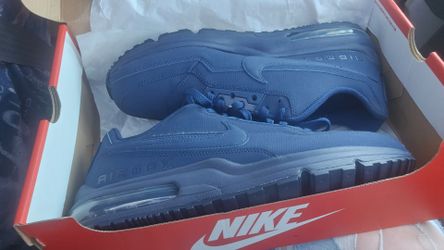 NIKE AIR MAX