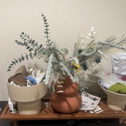 DECORATIONS (together or single items): BEAUTIFUL CERAMIC flower pots/organizers, fake plants+book, lamp