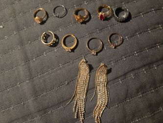 Lot of 10 rings and 1 pair of earings Fashion jewelry.