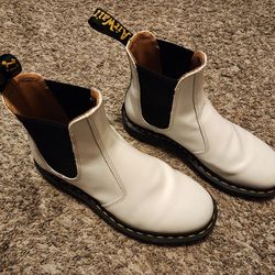 Dr. Martens 2976 Chelsea Boots
