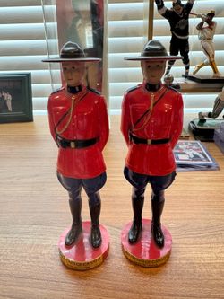 Canadian Mountie 1950's RELIABLE Plastic Figure Seagram Tower Niagara Falls
