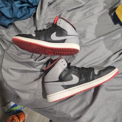 Size 9 Jordan 1 Mid - Shadow Grey