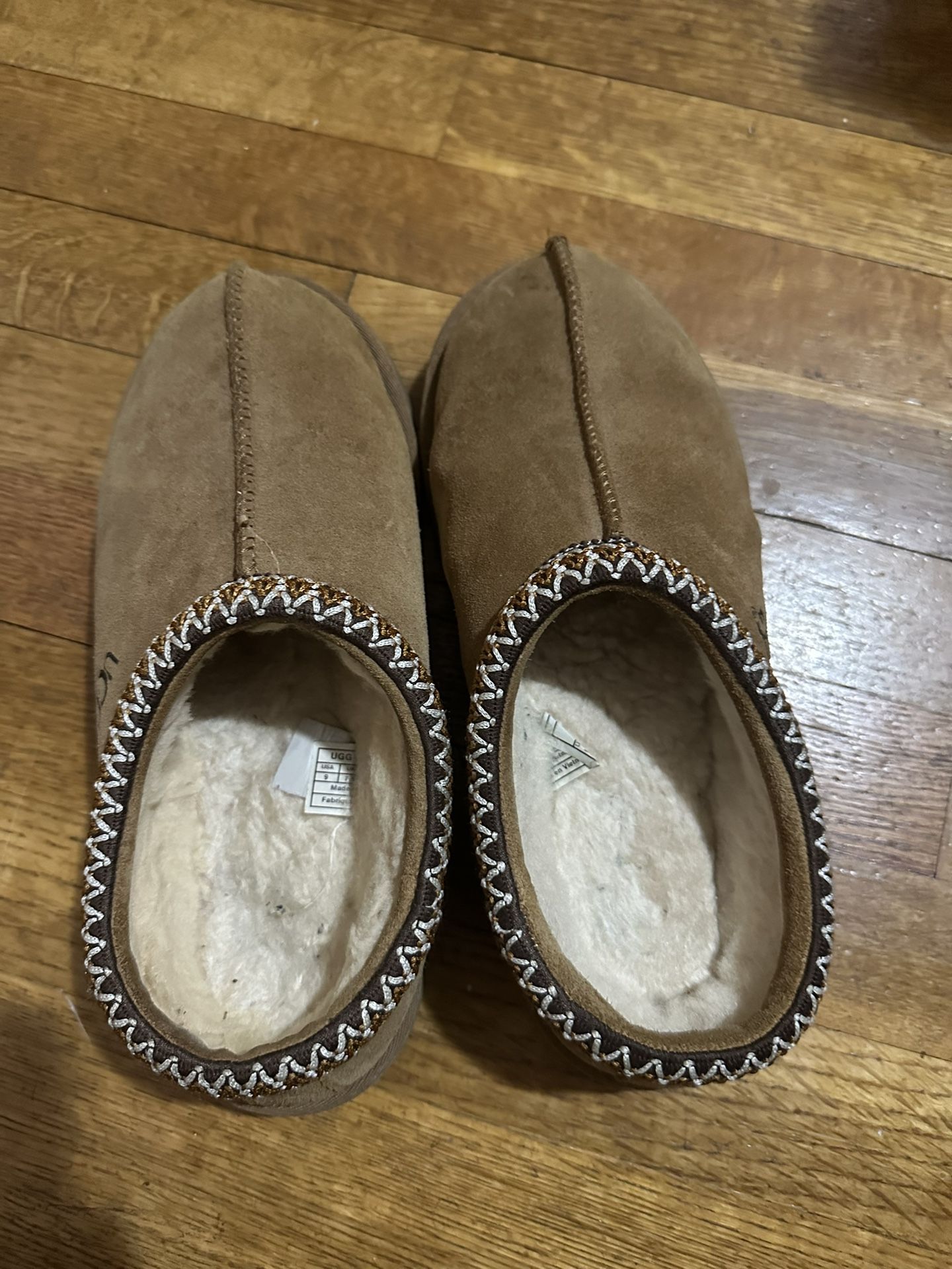 Women/Men Uggs