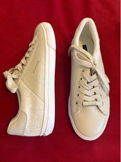 Shoes size 7.5 for  woman