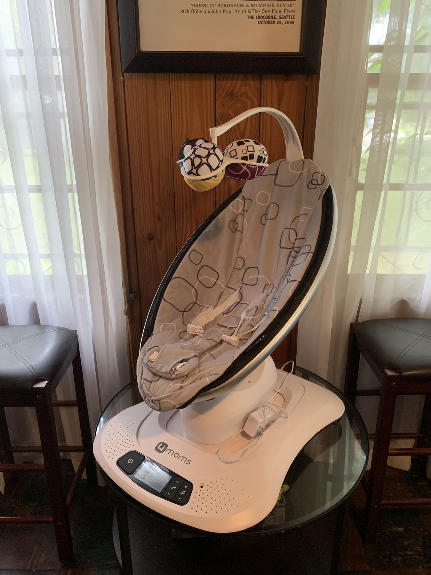4moms mamaRoo 4 Bluetooth enabled High-Tech baby swing
