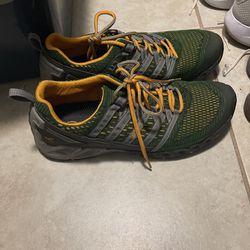 Keen Men’s Shoes Size 10.5 Like New