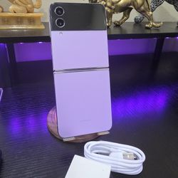 Unlocked Samsung Galaxy Zflip 4
