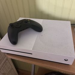 XBOX One S With HDMI Cords Works Amazing 
