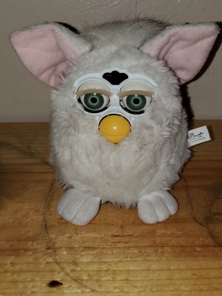 1998 White Furby With Green Eyes Battery Powered Toy By Tiger Electronics! Good Condition!