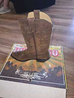 Durango boots size 10