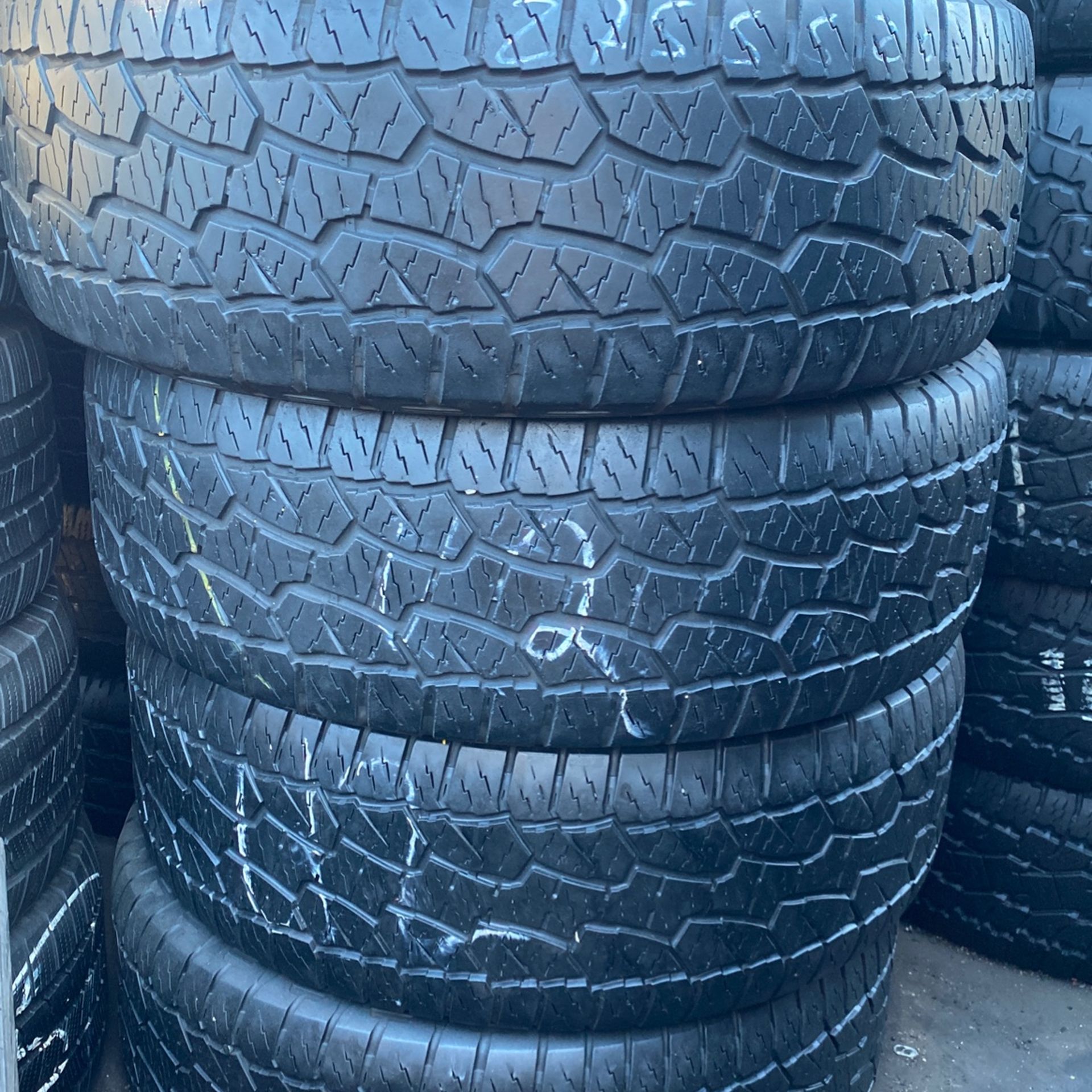 275/55R20 Marca Hankook En Perfectas Condiciónes De Vida