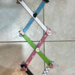 Clothes Hats Belts Expandable Wooden Rack. It can expand up to 33”. 10 hooks