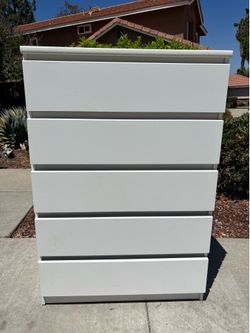 White 5 Drawer Dresser Chest of Drawers Furniture Great Condition