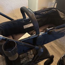 Even Flo Pivot Stroller And Car Seat 
