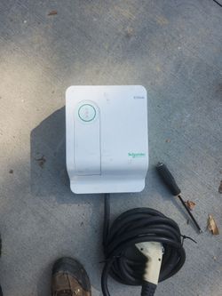 SCHNEIDER eV charger