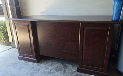 Escritorio de madera muy buena